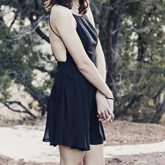 Little black dress, open strappy back - Picture 3 of 5